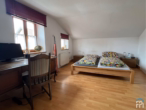 Schlafzimmer 1, 1.OG - Charmantes Haus mit fortgeschrittener Sanierung – Ihre Chance zur finalen Gestaltung
