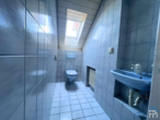 G&auml;ste-WC, DG - Zweifamilienhaus mit gro&szlig;em Grundst&uuml;ck & zus&auml;tzlichem Bauplatz in Ihrlerstein (Mischgebiet)