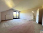 1. Schlafzimmer, DG - Zweifamilienhaus mit gro&szlig;em Grundst&uuml;ck & zus&auml;tzlichem Bauplatz in Ihrlerstein (Mischgebiet)