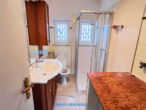 Bad mit Dusche - Wohnen mit Ausblick &ndash; Modernisierte 2-Zimmer-Wohnung in begehrter Lage von Burghausen