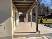 &uuml;berdachte Terrasse