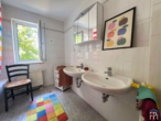 Bad - Wohnkomfort mit Charme &ndash; Stilvolle 2-Zimmer-Wohnung mit S&uuml;dbalkon und Tiefgarage