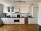 K&uuml;che mit Einbauk&uuml;che - Wohnkomfort mit Charme &ndash; Stilvolle 2-Zimmer-Wohnung mit S&uuml;dbalkon und Tiefgarage