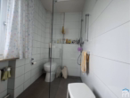 Bad mit Dusche - Familiengl&uuml;ck mit Garten &ndash; Gepflegtes Reihenhaus in ruhiger Wohnlage von Kelheim