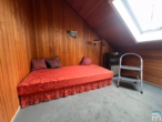 Dachgeschosszimmer 2 - Familiengl&uuml;ck mit Garten &ndash; Gepflegtes Reihenhaus in ruhiger Wohnlage von Kelheim