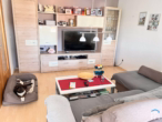 Wohnbereich - Charmante 2-Zimmer-Wohnung mit sonnigem Balkon und TG-Stellplatz in Saal an der Donau