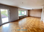 Wohnzimmer - Ein traumhafter Ausblick über das Donautal in Kelheim: großes Wohnhaus, sehr ruhig gelegen